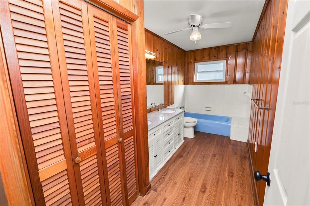 For Sale: $520,000 (3 beds, 3 baths, 2112 Square Feet)