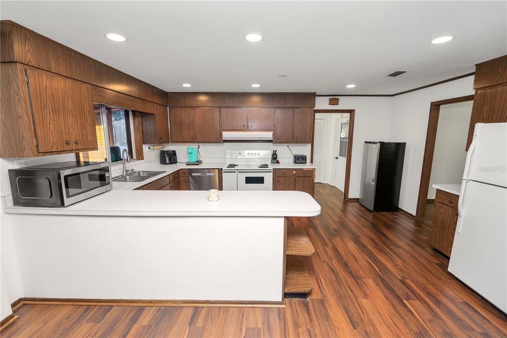 For Sale: $520,000 (3 beds, 3 baths, 2112 Square Feet)