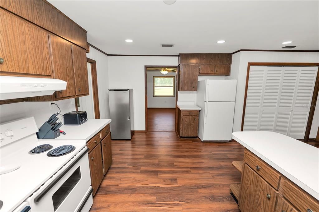 For Sale: $520,000 (3 beds, 3 baths, 2112 Square Feet)