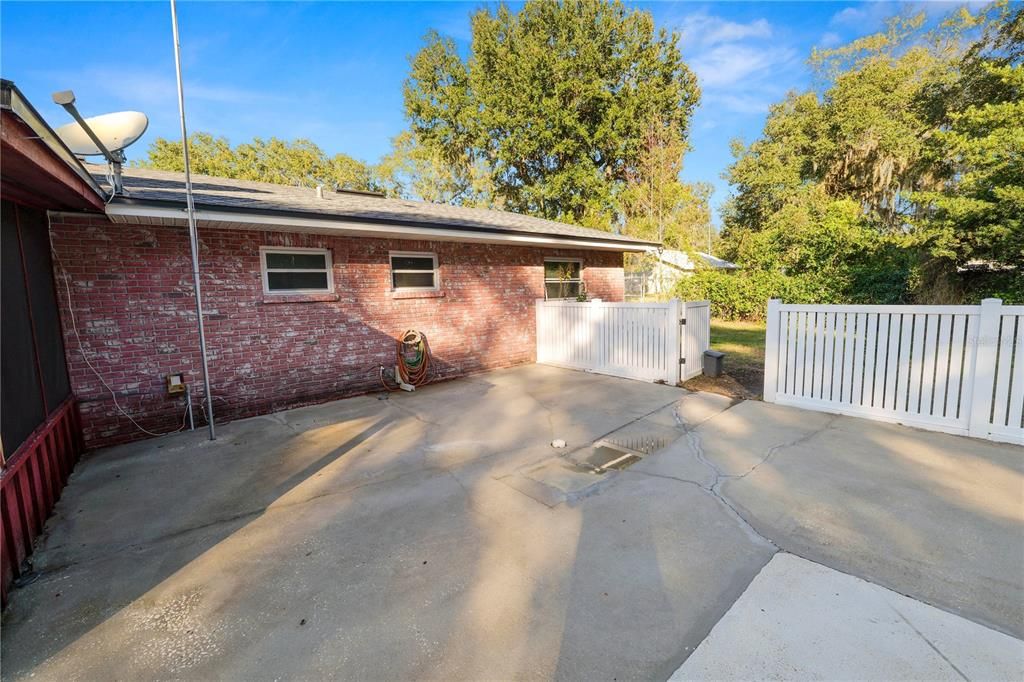 For Sale: $520,000 (3 beds, 3 baths, 2112 Square Feet)