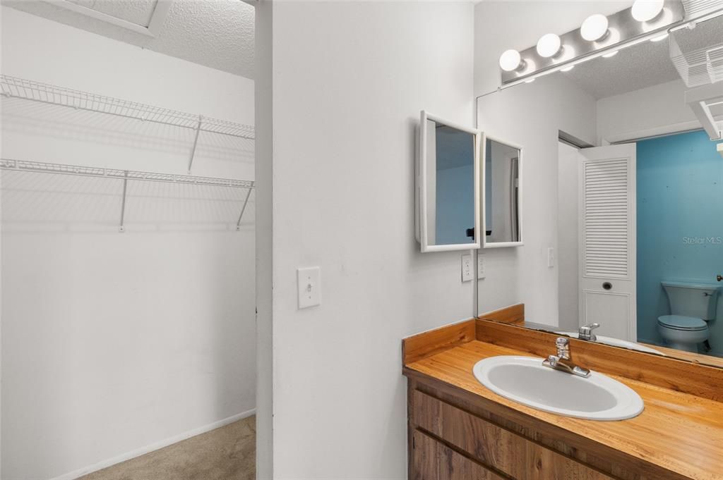 For Sale: $390,000 (2 beds, 2 baths, 920 Square Feet)