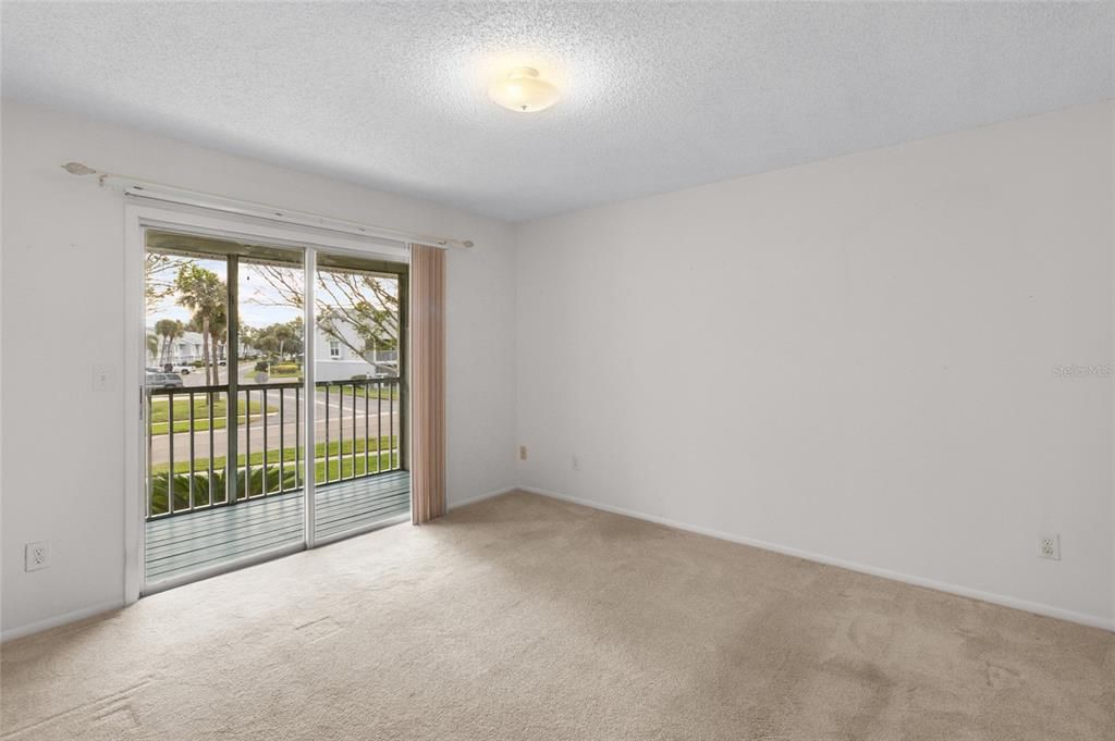 For Sale: $390,000 (2 beds, 2 baths, 920 Square Feet)