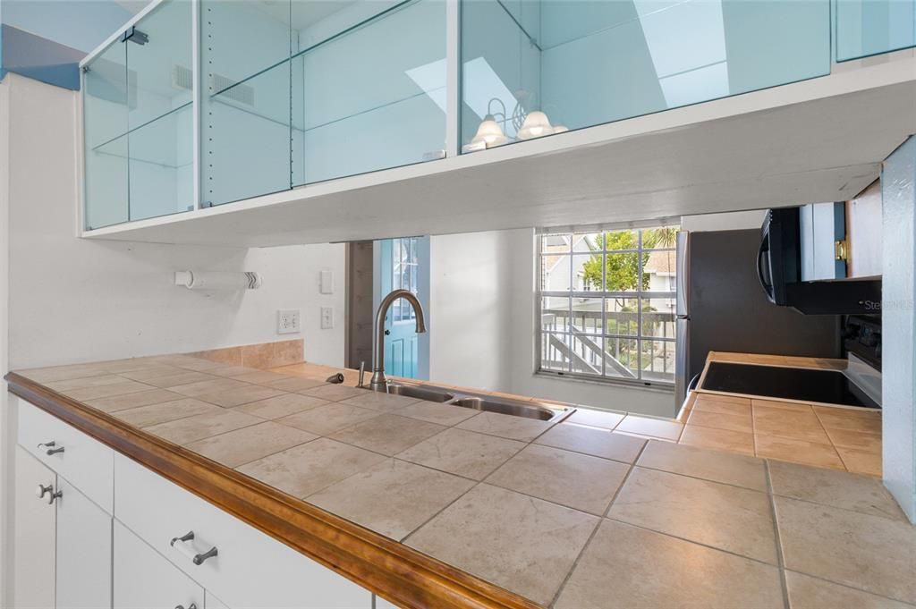 For Sale: $390,000 (2 beds, 2 baths, 920 Square Feet)