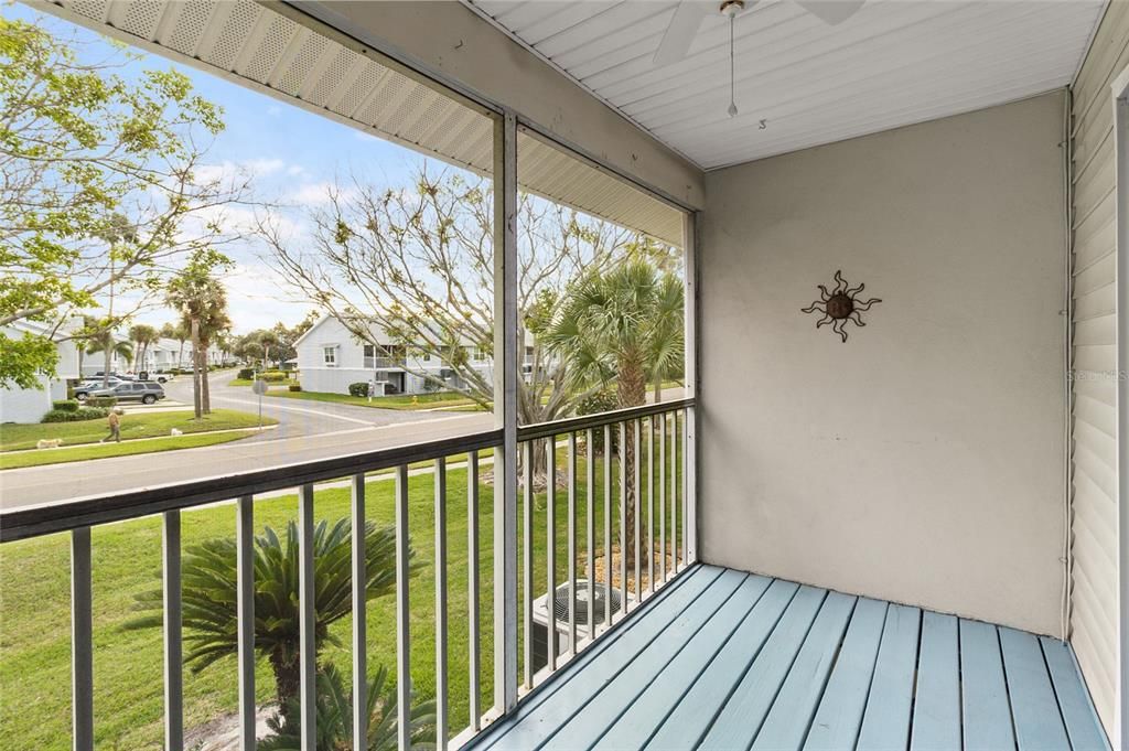 For Sale: $390,000 (2 beds, 2 baths, 920 Square Feet)