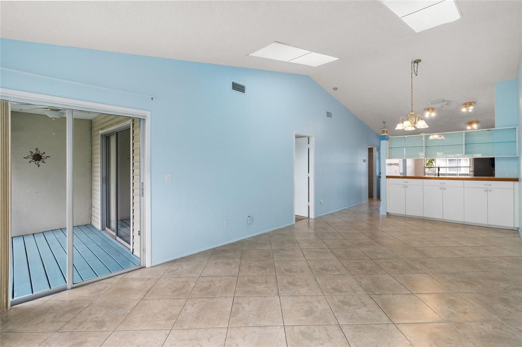 For Sale: $390,000 (2 beds, 2 baths, 920 Square Feet)