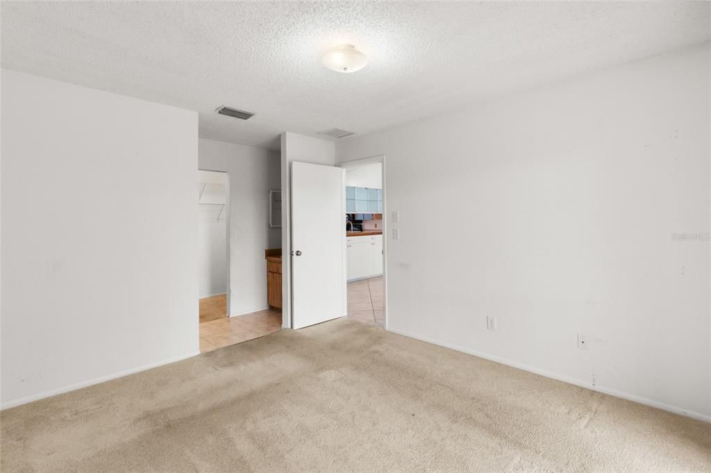 For Sale: $390,000 (2 beds, 2 baths, 920 Square Feet)