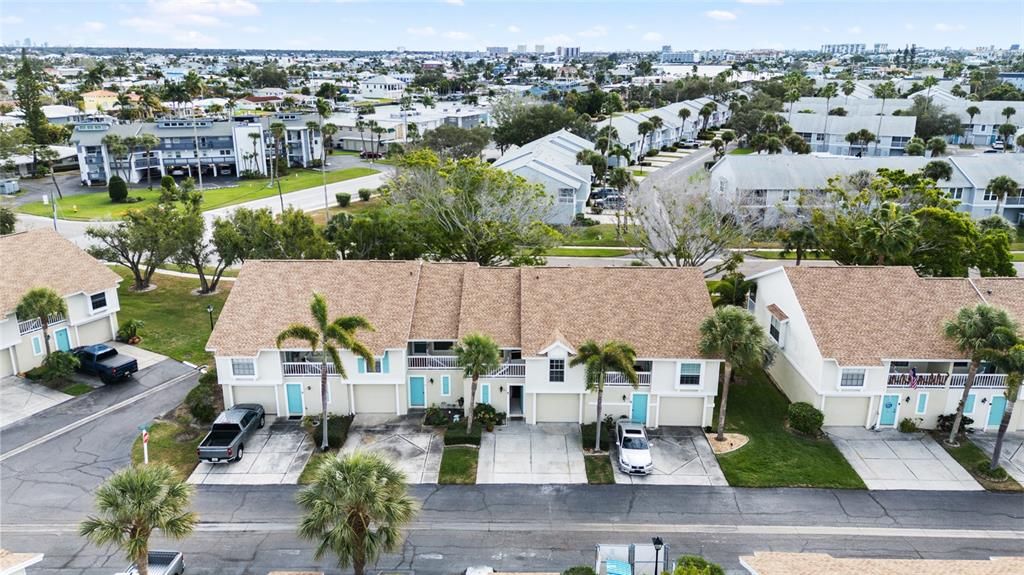 For Sale: $390,000 (2 beds, 2 baths, 920 Square Feet)