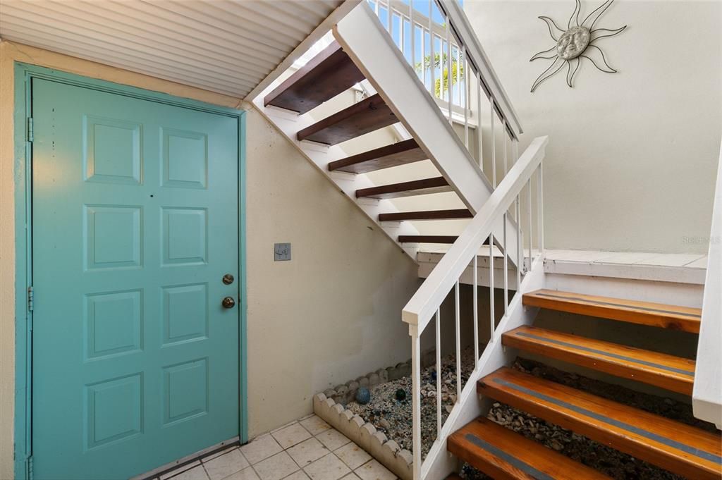 For Sale: $390,000 (2 beds, 2 baths, 920 Square Feet)