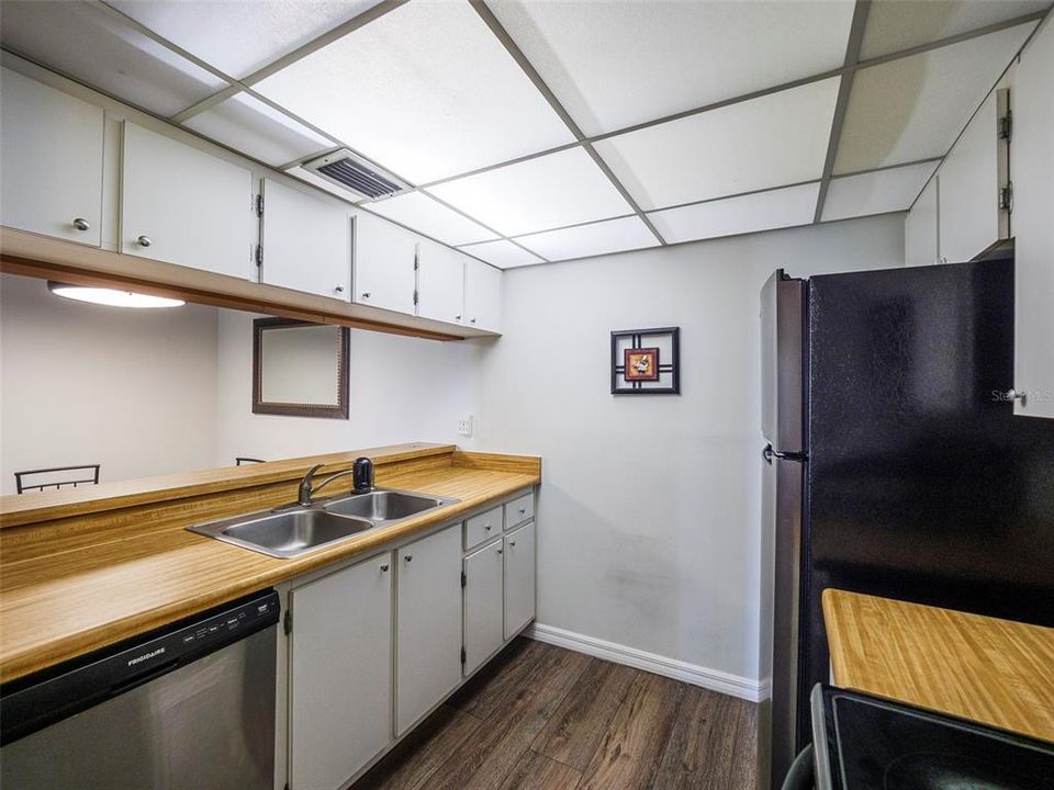 На продажу: $134,900 (1 спален, 1 ванн, 714 Квадратных фут)