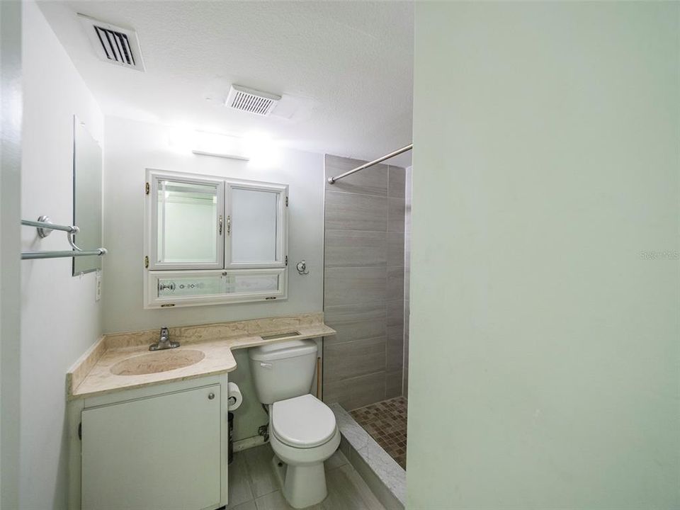 На продажу: $134,900 (1 спален, 1 ванн, 714 Квадратных фут)