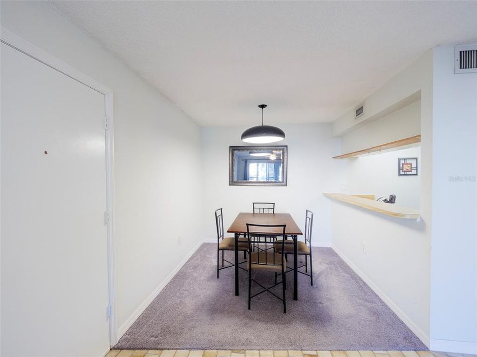 На продажу: $134,900 (1 спален, 1 ванн, 714 Квадратных фут)