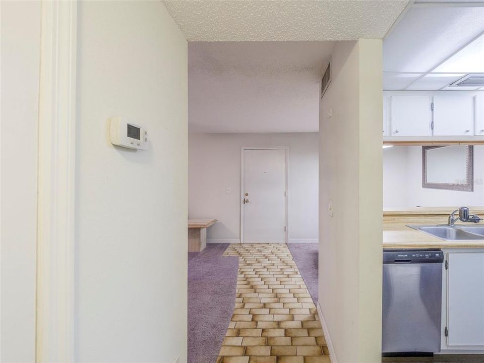 На продажу: $134,900 (1 спален, 1 ванн, 714 Квадратных фут)