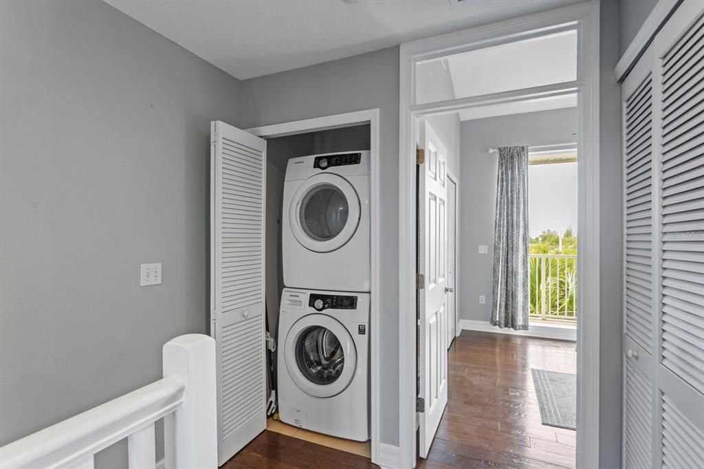 For Sale: $339,000 (2 beds, 1 baths, 1184 Square Feet)