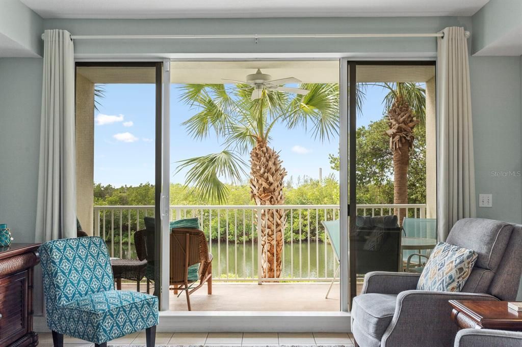 For Sale: $339,000 (2 beds, 1 baths, 1184 Square Feet)