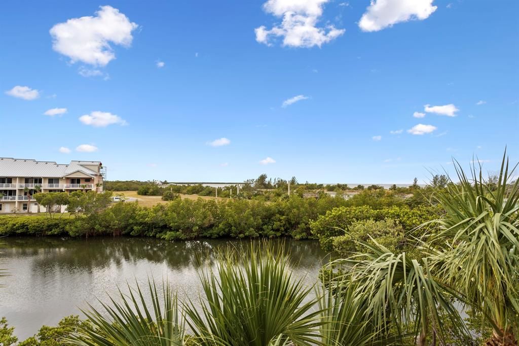 For Sale: $339,000 (2 beds, 1 baths, 1184 Square Feet)