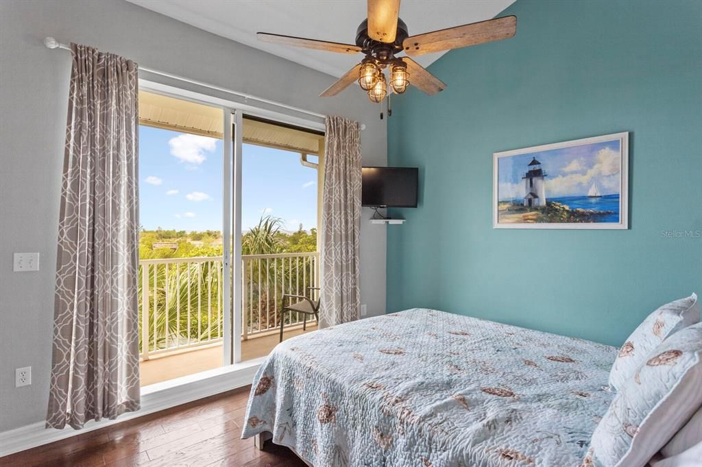 For Sale: $339,000 (2 beds, 1 baths, 1184 Square Feet)