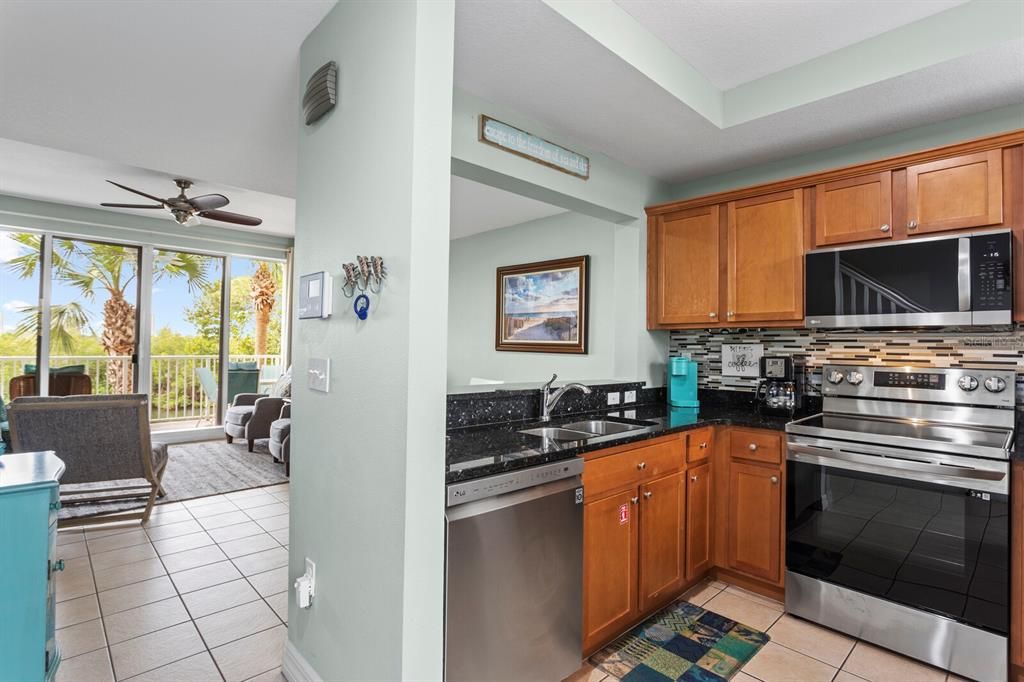 For Sale: $339,000 (2 beds, 1 baths, 1184 Square Feet)