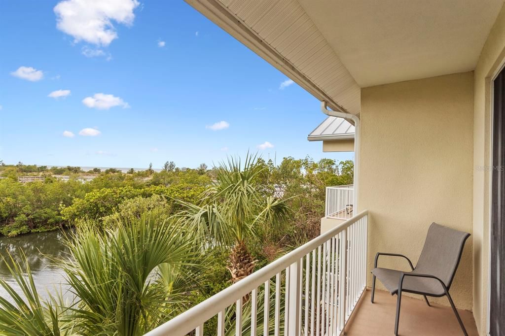 For Sale: $339,000 (2 beds, 1 baths, 1184 Square Feet)