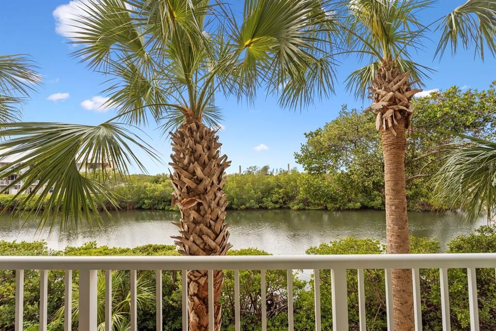 For Sale: $339,000 (2 beds, 1 baths, 1184 Square Feet)