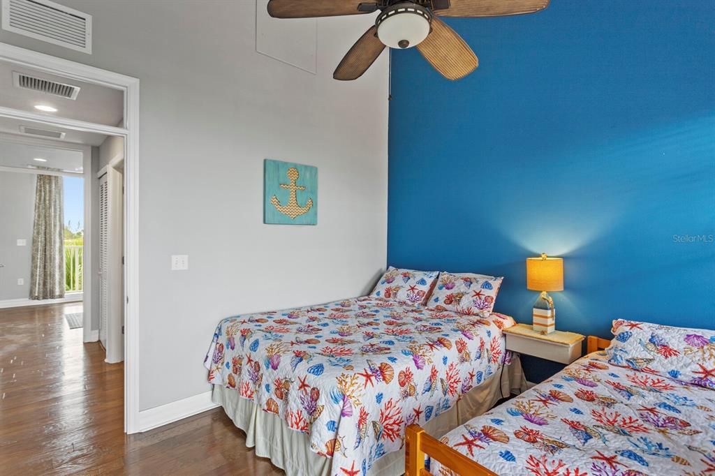 For Sale: $339,000 (2 beds, 1 baths, 1184 Square Feet)