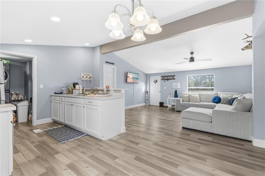 For Sale: $266,500 (3 beds, 2 baths, 960 Square Feet)