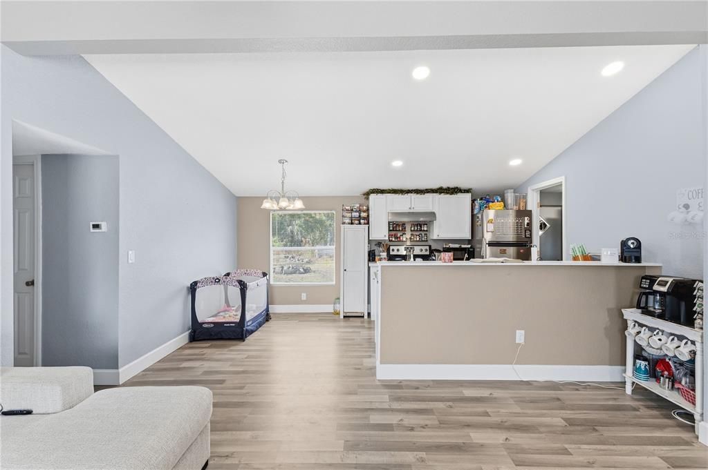 For Sale: $266,500 (3 beds, 2 baths, 960 Square Feet)