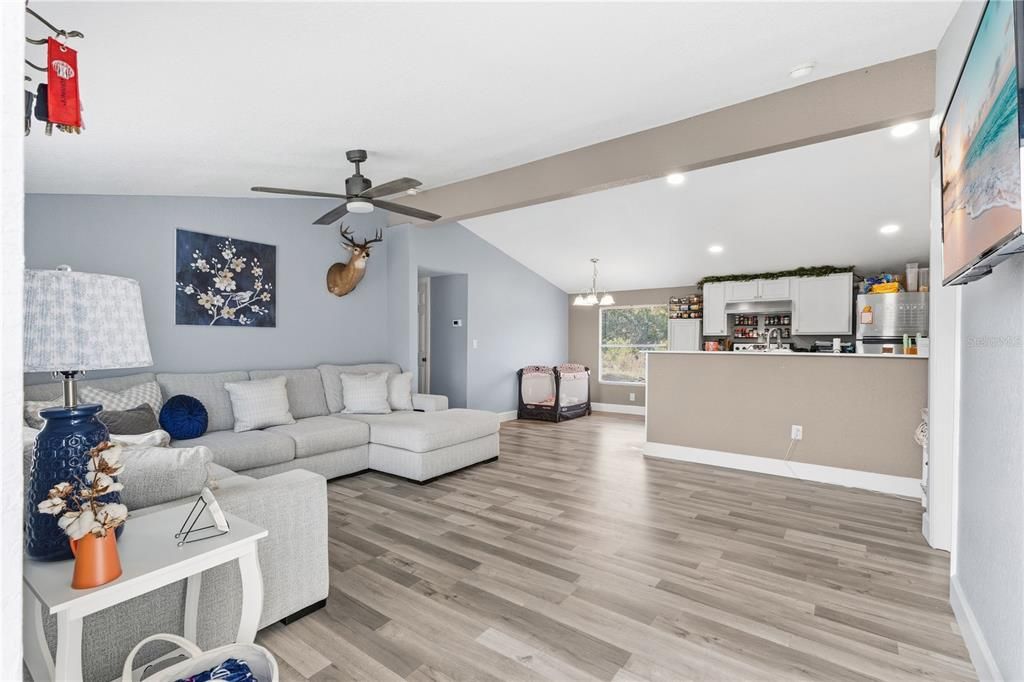 For Sale: $266,500 (3 beds, 2 baths, 960 Square Feet)