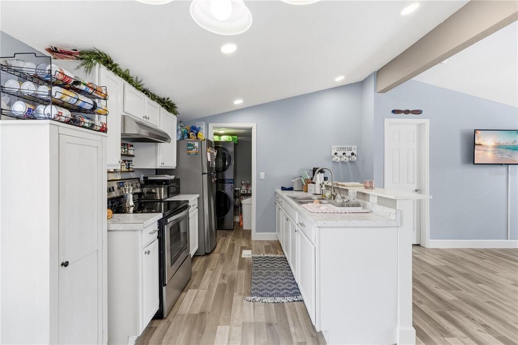 For Sale: $266,500 (3 beds, 2 baths, 960 Square Feet)