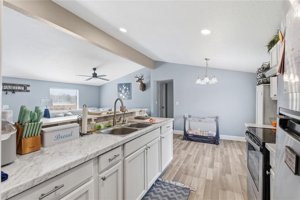 For Sale: $266,500 (3 beds, 2 baths, 960 Square Feet)