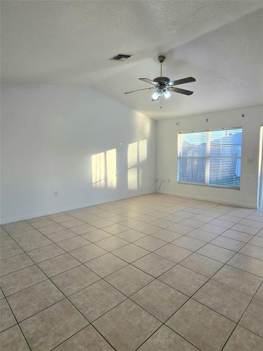 待售: $510,000 (6 贝兹, 0 浴室, 2398 平方英尺)