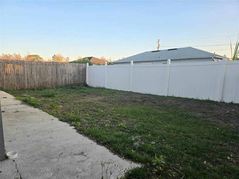 待售: $510,000 (6 贝兹, 0 浴室, 2398 平方英尺)