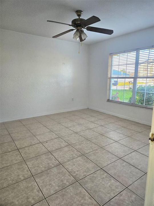 待售: $510,000 (6 贝兹, 0 浴室, 2398 平方英尺)