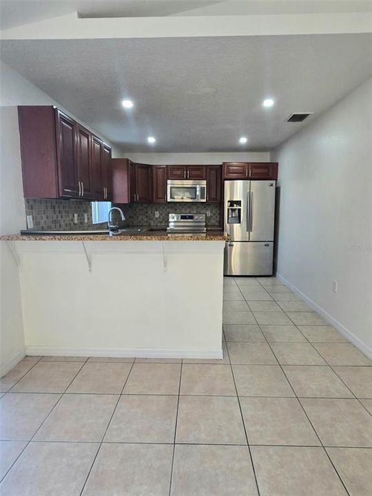 待售: $510,000 (6 贝兹, 0 浴室, 2398 平方英尺)