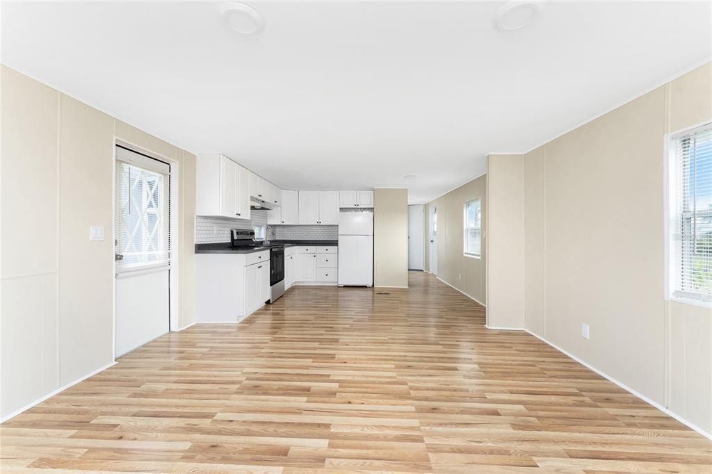 На продажу: $99,000 (2 спален, 2 ванн, 784 Квадратных фут)