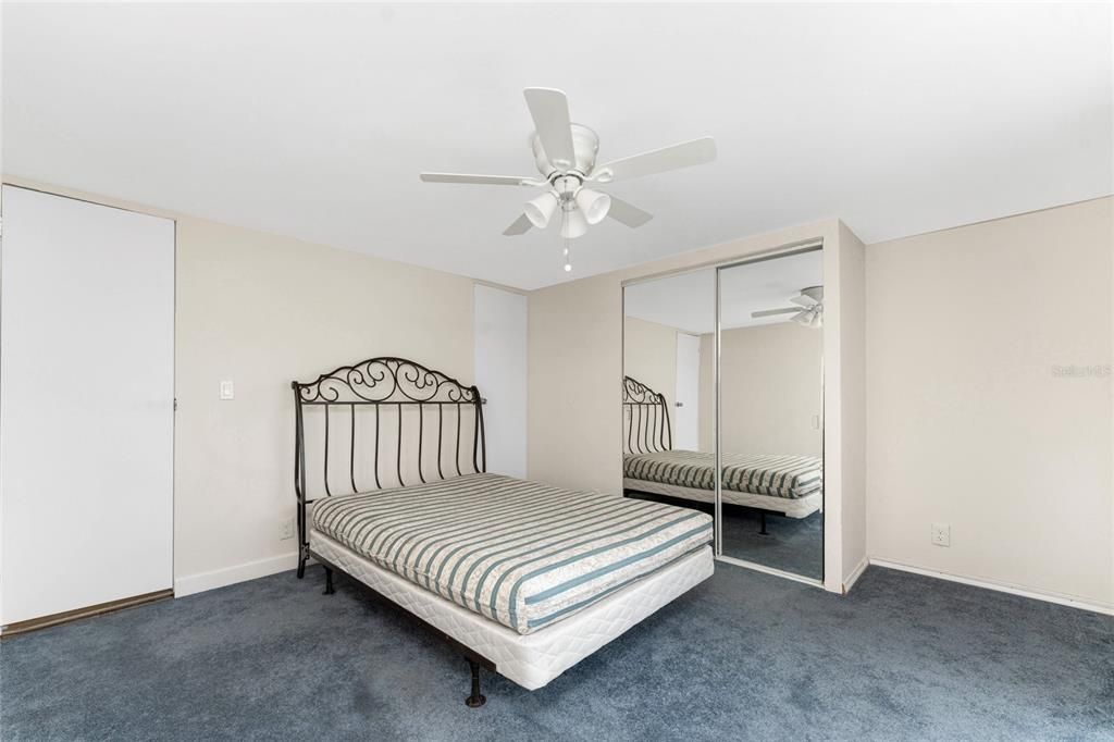 На продажу: $99,000 (2 спален, 2 ванн, 784 Квадратных фут)