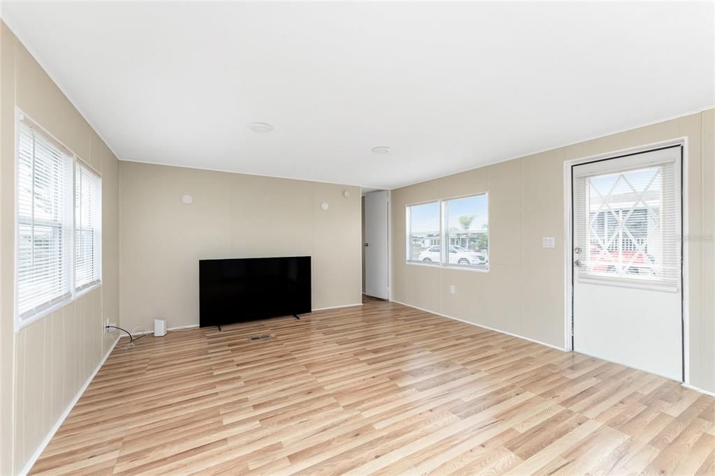 На продажу: $99,000 (2 спален, 2 ванн, 784 Квадратных фут)