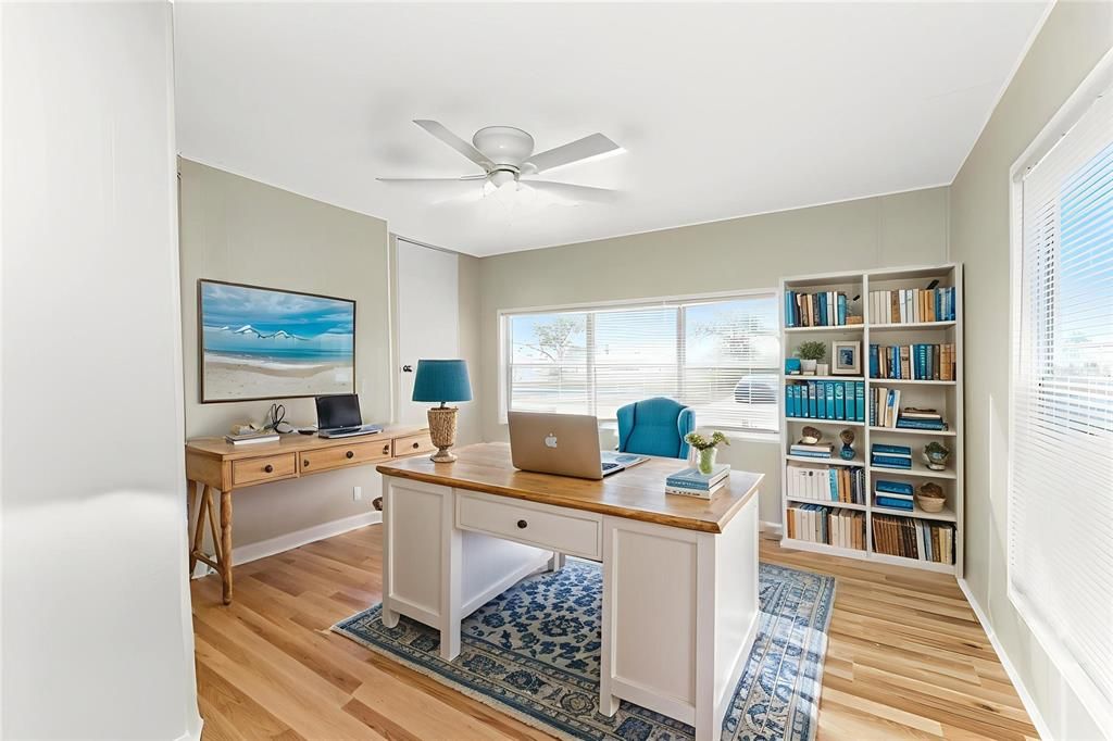 На продажу: $99,000 (2 спален, 2 ванн, 784 Квадратных фут)