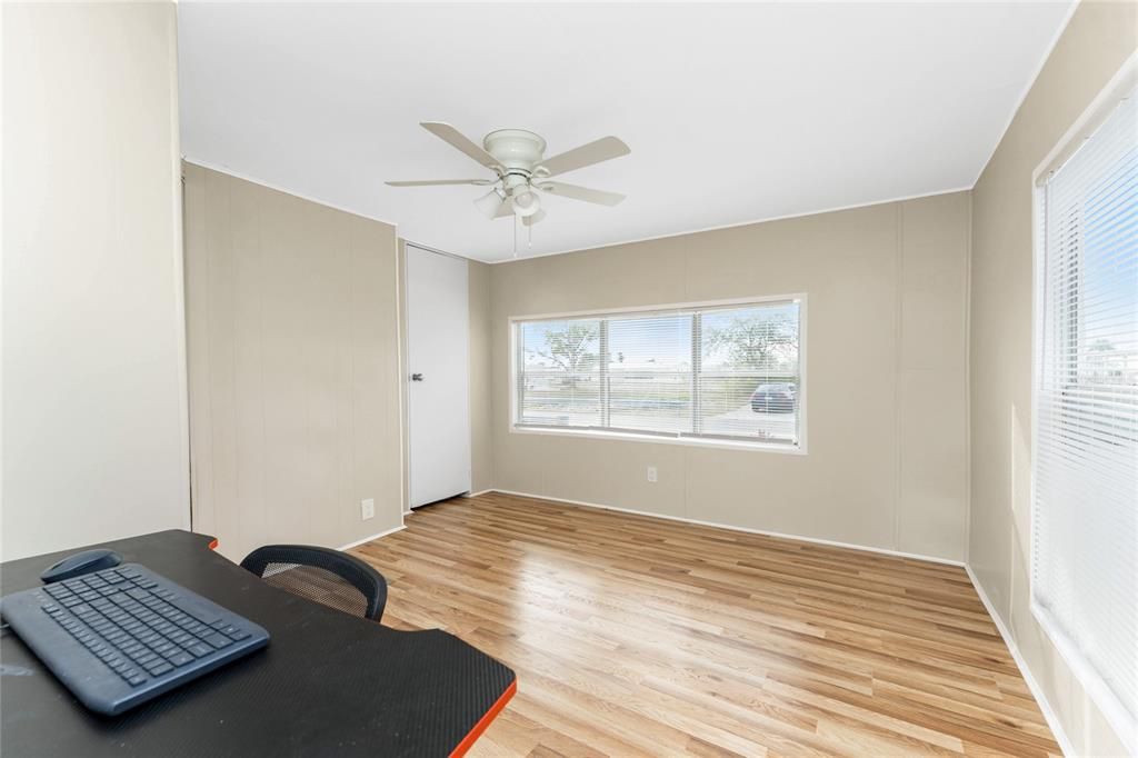 На продажу: $99,000 (2 спален, 2 ванн, 784 Квадратных фут)