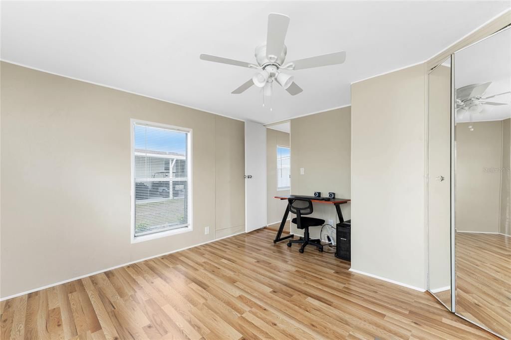 На продажу: $99,000 (2 спален, 2 ванн, 784 Квадратных фут)