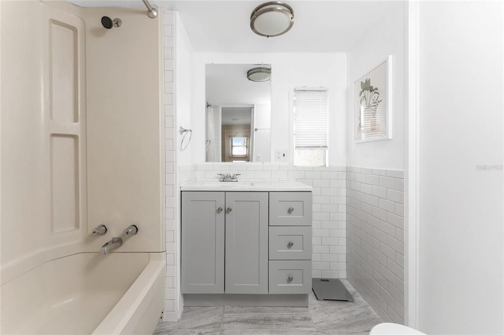 На продажу: $99,000 (2 спален, 2 ванн, 784 Квадратных фут)