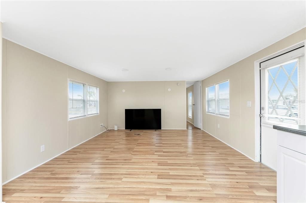 На продажу: $99,000 (2 спален, 2 ванн, 784 Квадратных фут)