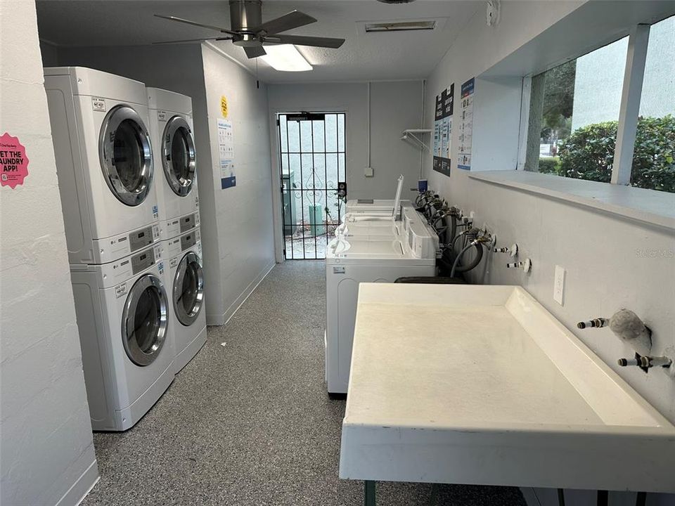 出租: $1,600 (2 贝兹, 1 浴室, 853 平方英尺)