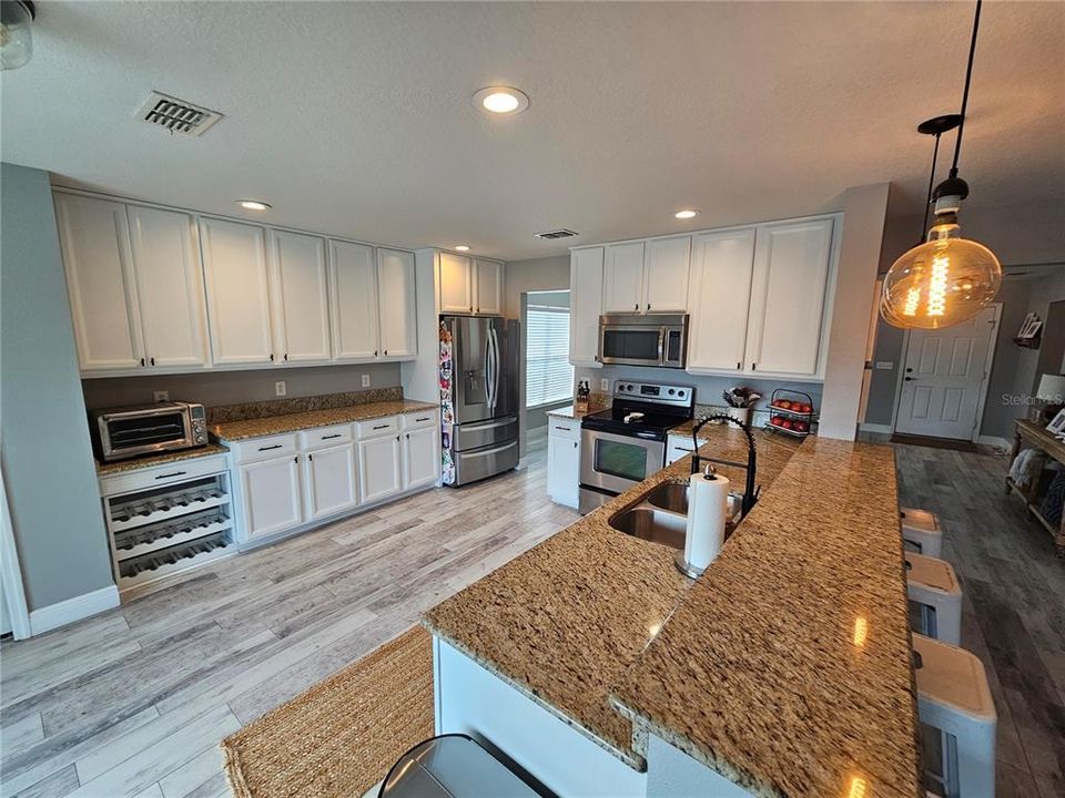 For Sale: $595,000 (6 beds, 4 baths, 3499 Square Feet)