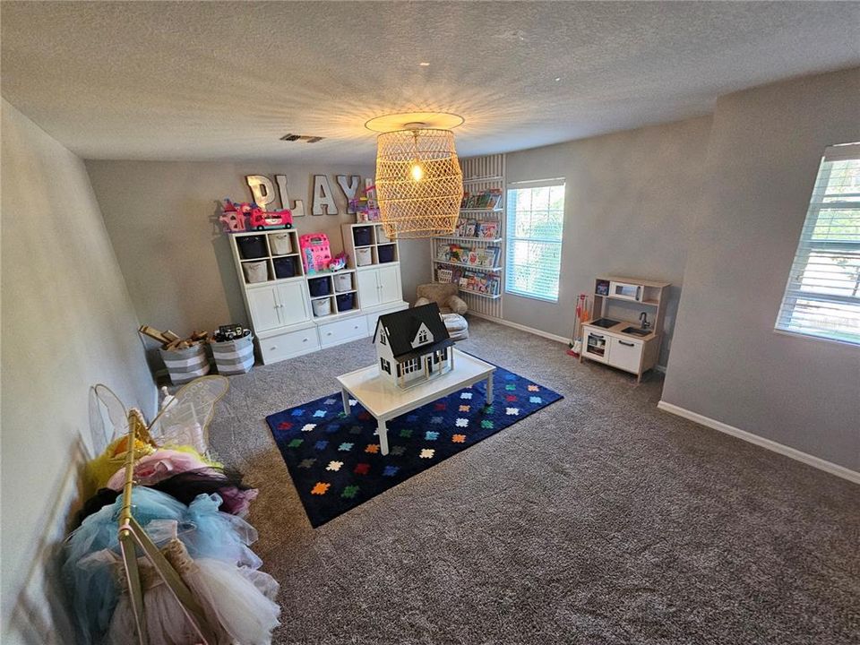 For Sale: $595,000 (6 beds, 4 baths, 3499 Square Feet)