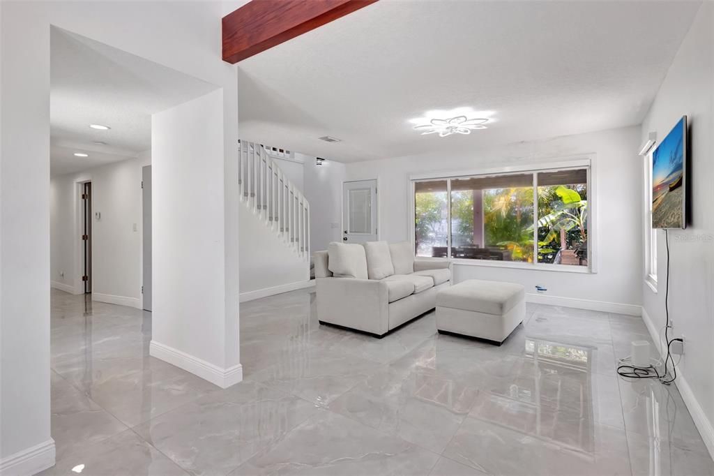 En Renta: $4,500 (3 camas, 3 baños, 2572 Pies cuadrados)