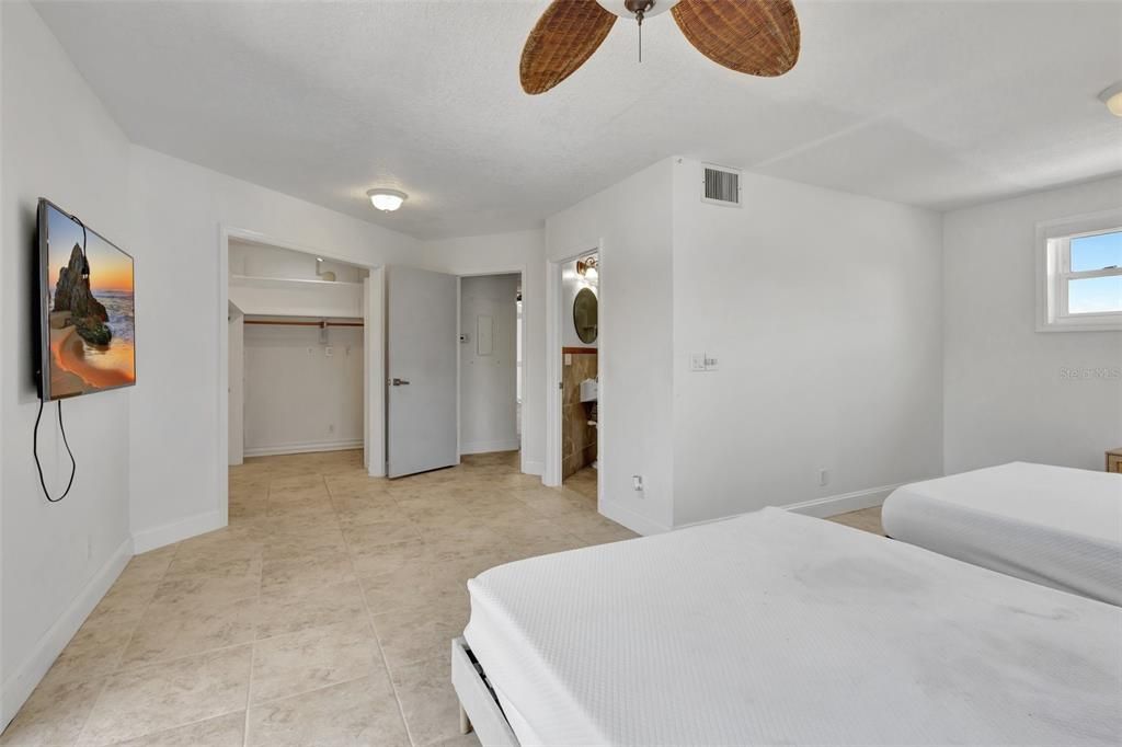 En Renta: $4,500 (3 camas, 3 baños, 2572 Pies cuadrados)