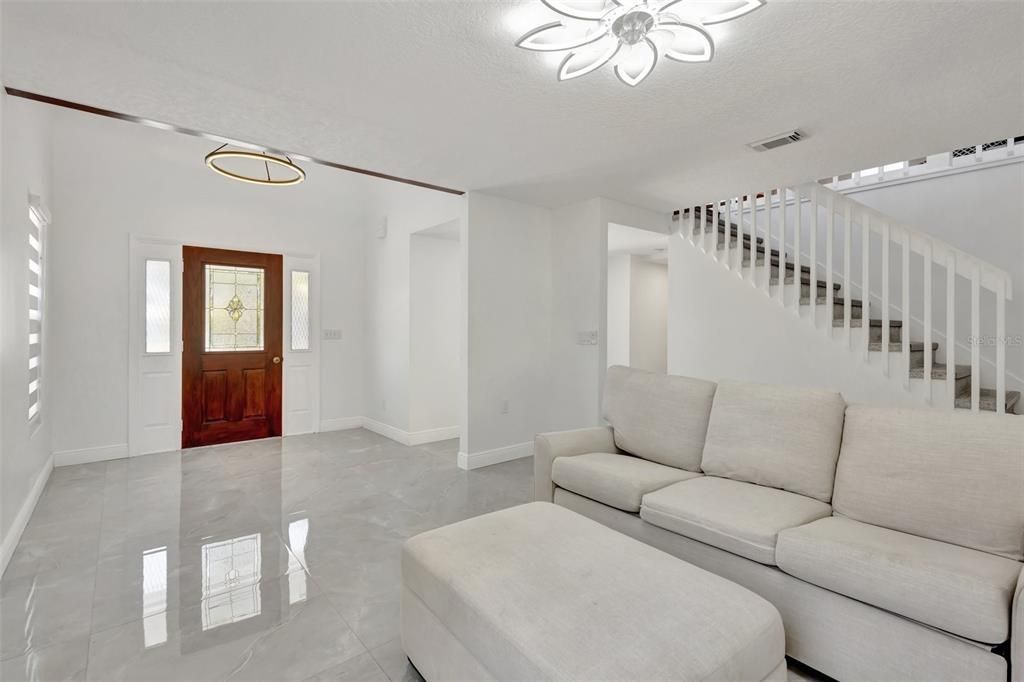 En Renta: $4,500 (3 camas, 3 baños, 2572 Pies cuadrados)