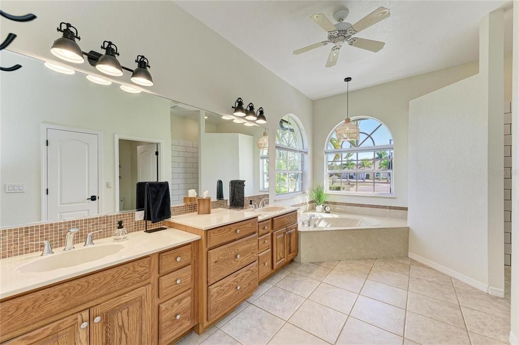 For Sale: $839,000 (4 beds, 2 baths, 2764 Square Feet)