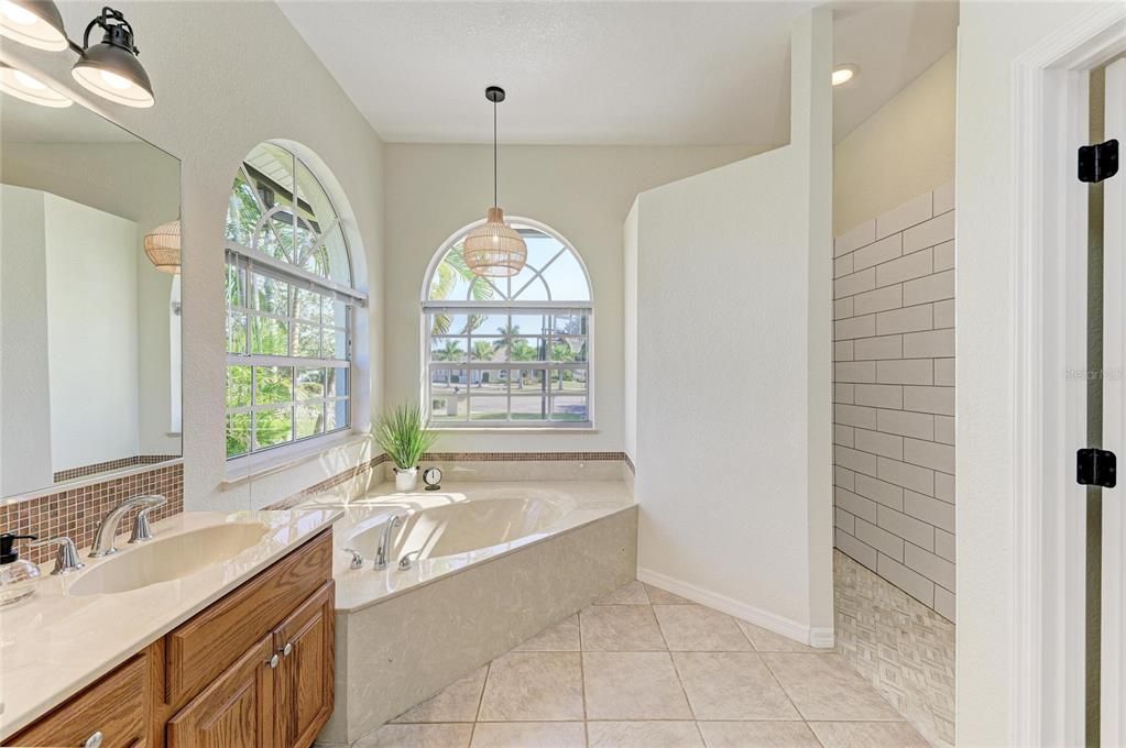 For Sale: $839,000 (4 beds, 2 baths, 2764 Square Feet)