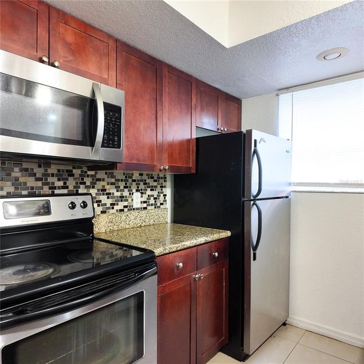 Под контрактом: $150,000 (2 спален, 1 ванн, 919 Квадратных фут)